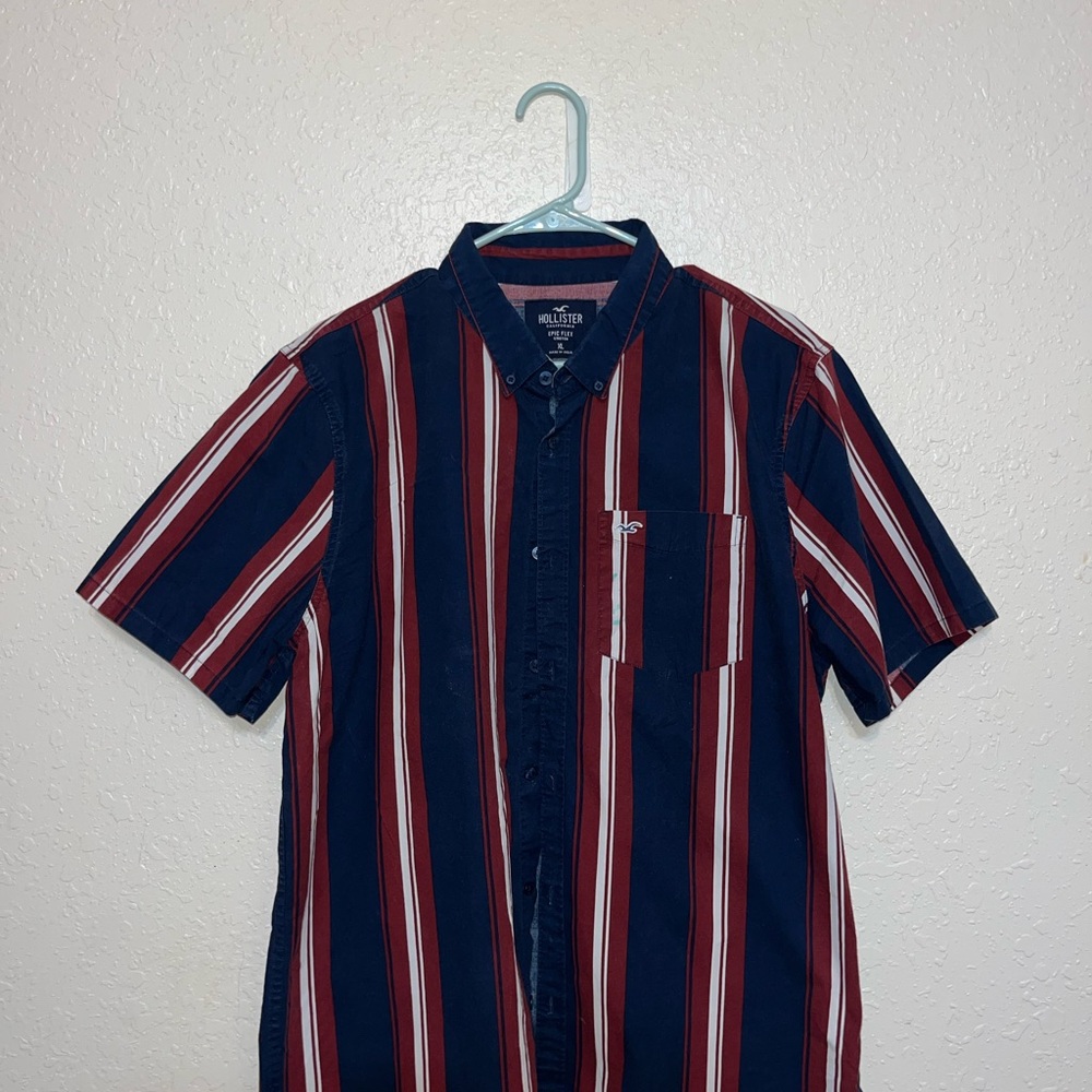 Hollister Men's Casual Shirt with Navy and Red Stripes